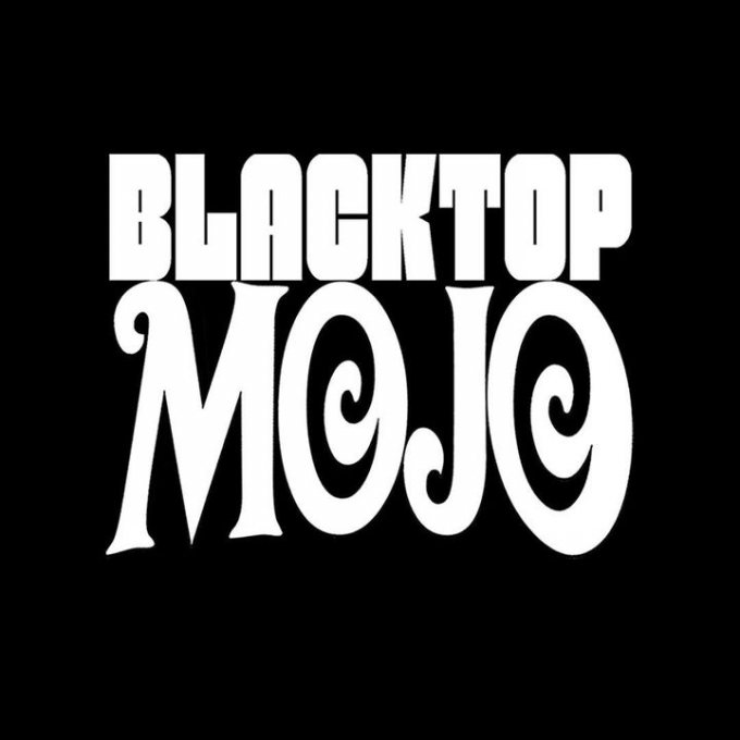 Blacktop Mojo at Strummers